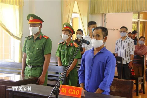 Bị cáo Nguyễn Văn Thiện bị phạt 18 tháng tù về tội Chống người thi hành công vụ. (Ảnh: Nguyên Linh/TTXVN)