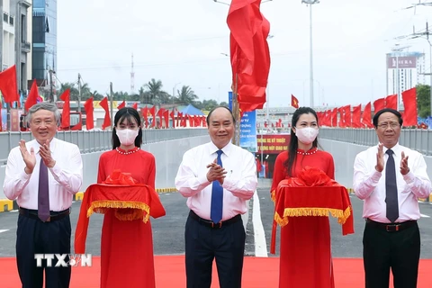Thủ tướng dự lễ thông xe kỹ thuật nút giao Nam Cầu Bính.