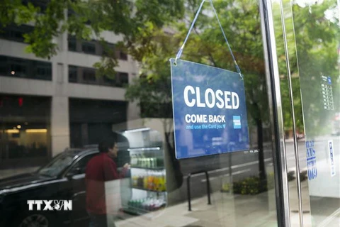 Một nhà hàng tại Washington D.C., Mỹ, đóng cửa ngày 6/5/2020, trong bối cảnh dịch COVID-19 lan rộng. (Ảnh: THX/TTXVN)