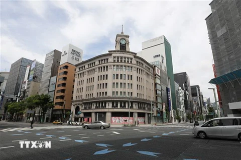 Cảnh vắng vẻ trên đường phố tại Tokyo, Nhật Bản trong bối cảnh dịch COVID-19 bùng phát, ngày 4/5/2020. (Ảnh: THX/TTXVN)