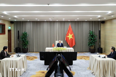 Thủ tướng Nguyễn Xuân Phúc dự cuộc họp trực tuyến Khóa 73 Đại hội đồng Tổ chức Y tế Thế giới. (Ảnh: Thống Nhất/TTXVN)