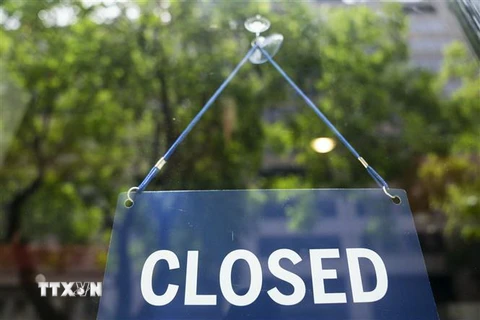 Nhà hàng tại Washington D.C., Mỹ, treo biển đóng cửa ngày 6/5/2020 trong bối cảnh dịch COVID-19 lan rộng. (Ảnh: THX/TTXVN)