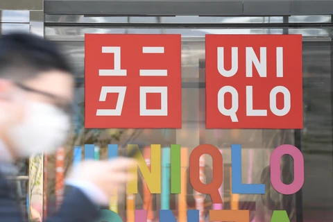 Uniqlo cho biết sẽ sớm bắt tay vào sản xuất khẩu trang.(Nguồn: Nikkei)