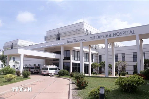 Bệnh viện Mittaphab ở thủ đô Vientiane, nơi 16/19 bệnh nhân COVID-19 của Lào được chữa trị. (Ảnh: Phạm Kiên/TTXVN)