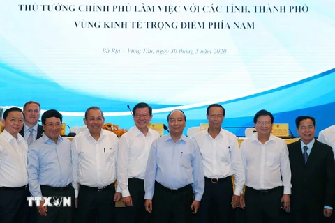 Thủ tướng Nguyễn Xuân Phúc tiếp tục dự và chủ trì Hội nghị Thủ tướng Chính phủ làm việc với các tỉnh, thành phố vùng kinh tế trọng điểm phía Nam. (Ảnh: Thống Nhất/TTXVN)