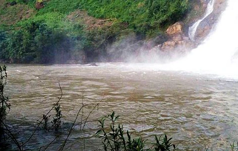 Hai thanh, thiếu niên ở Lào Cai bị đuối nước khi tắm thác