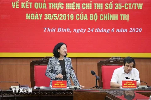 Bà Trương Thị Mai, Ủy viên Bộ Chính trị, Bí thư Trung ương Đảng, Trưởng Ban Dân vận Trung ương kết luận buổi làm việc. (Ảnh: Nguyễn Công Hải/TTXVN)
