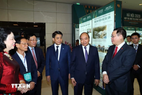 Thủ tướng Nguyễn Xuân Phúc và các đại biểu tại Hội nghị xúc tiến đầu tư Hà Nội 2020. (Ảnh: Thống Nhất/TTXVN)