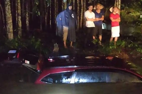 Đồng Nai: Hai xe ôtô trôi xuống suối khi đi qua đập Tà Rua