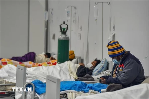 Bệnh nhân COVID-19 được điều trị tại bệnh viện ở Arequipa, Peru, ngày 23/7/2020. (Ảnh: AFP/TTXVN)