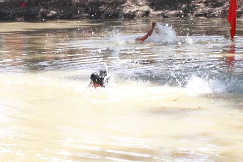Lâm Đồng: Hai trẻ em bị đuối nước tại hồ tưới trong vườn nhà