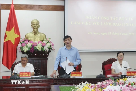 Quyền Bộ trưởng Bộ Y tế Nguyễn Thanh Long phát biểu tại buổi làm việc. (Ảnh: Nguyễn Chinh/TTXVN)