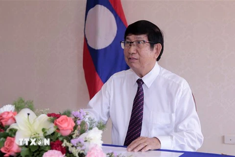 Giáo sư-tiến sỹ Eksavang Vongvichith Chủ nhiệm Ủy ban Đối ngoại Quốc hội Lào trả lời phỏng vấn phóng viên TTXVN. (Ảnh: Thu Phương/TTXVN)