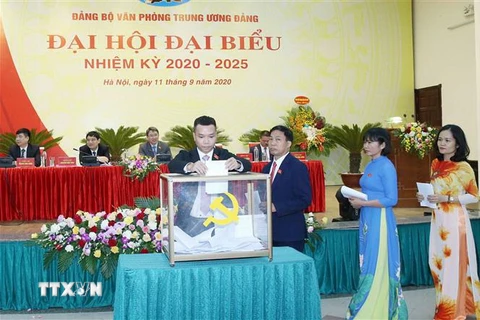 Đại hội bỏ phiếu bầu Ban chấp hành Đảng bộ Văn phòng Trung ương nhiệm kỳ 2020-2025. (Ảnh: Phương Hoa/TTXVN)