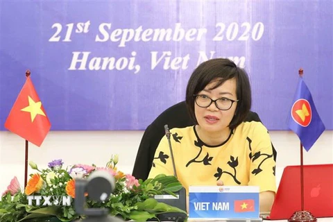 Bà Hà Thị Minh Đức – Phó Vụ trưởng Vụ Hợp tác quốc tế (Bộ Lao động-Thương binh và Xã hội) phát biểu tại diễn đàn. (Ảnh: Thanh Tùng/TTXVN)