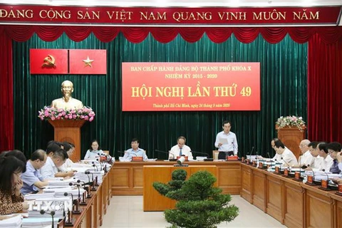 Ủy viên Trung ương Đảng, Phó Bí thư Thường trực Thành ủy Thành phố Hồ Chí Minh Trần Lưu Quang trình bày báo cáo tại Hội nghị. (Ảnh: Tiến Lực/TTXVN)