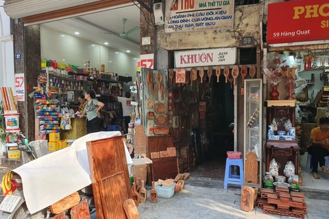 Một cửa hàng làm khuôn lâu năm trên phố Hàng Quạt, Hà Nội (Nguồn: Vietnam+)