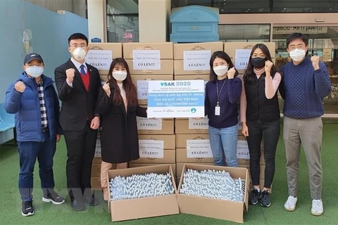 Hội sinh viên Việt Nam tại Hàn Quốc hỗ trợ du học sinh Việt Nam ở thành phố Daegu và tỉnh Bắc Gyeongsang phòng dịch COVID-19. (Ảnh minh họa. Nguồn: TTXVN)