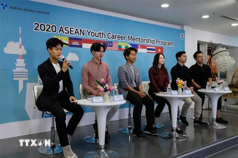 Một số thanh niên ASEAN đang làm việc cho các công ty Hàn Quốc đưa ra những lời khuyên về việc làm. (Ảnh: AKC cung cấp)