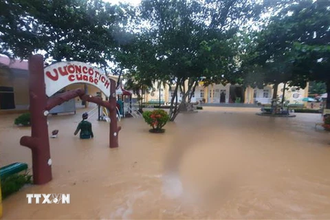Nước lũ gây ngập lụt tại xã Cam Thụy, huyện Cam Lộ. (Ảnh: Hồ Cầu/TTXVN)