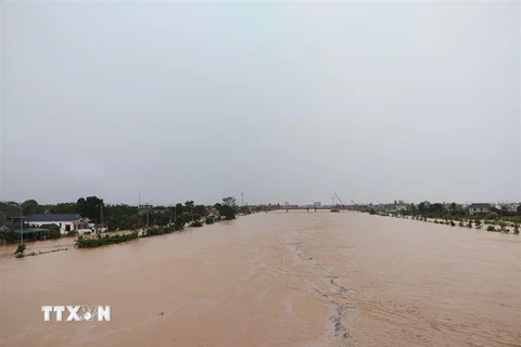 Nhiều khu vực tại tỉnh Quảng Trị bị ngập sâu trong nước. (Ảnh: Thanh Thủy/TTXVN)
