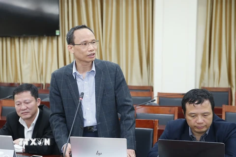 Tiến sỹ Cấn Văn Lực, chuyên gia kinh tế trưởng của BIDV trình bày nội dung 'Đánh giá tình hình kinh tế-xã hội Việt Nam 2011-2020 và đề xuất đột phá chiến lược cho giai đoạn 2021.' (Ảnh: Doãn Tấn/TTXVN)