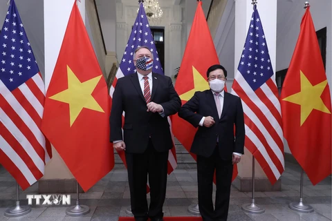 Phó Thủ tướng, Bộ trưởng Bộ Ngoại giao Phạm Bình Minh với Ngoại trưởng Hoa Kỳ Mike Pompeo. (Ảnh: Lâm Khánh/TTXVN)