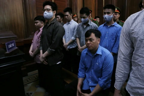 Bị cáo Trần Ngọc Phúc (ngồi) tại phiên tòa sơ thẩm. (Ảnh: Thành Chung/TTXVN)