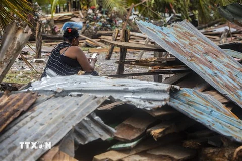 Nhiều ngôi nhà bị đổ sập sau khi bão Eta tràn qua Bilwi, Nicaragua, ngày 5/11/2020. (Ảnh: AFP/TTXVN)