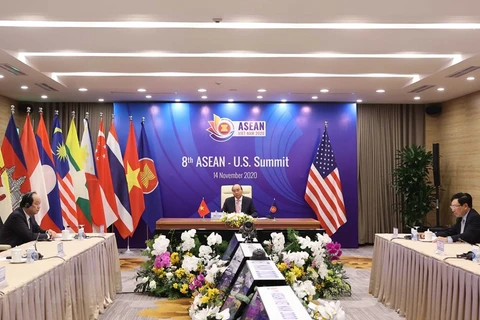 Thủ tướng Nguyễn Xuân Phúc, Chủ tịch ASEAN 2020 chủ trì Hội nghị Cấp cao ASEAN-Hoa Kỳ lần thứ 8 tại điểm cầu Hà Nội. (Ảnh: Thống Nhất/TTXVN)