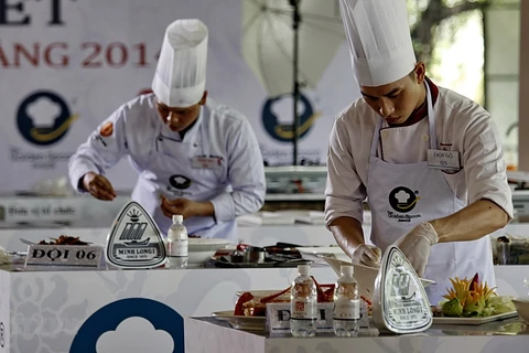 Các đầu bếp chuyên nghiệp tham dự một cuộc thi ẩm thực. (Ảnh minh họa. Nguồn: TTXVN)
