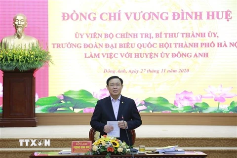 Bí thư Thành ủy Hà Nội Vương Đình Huệ phát biểu tại buổi làm việc. (Ảnh: TTXVN)