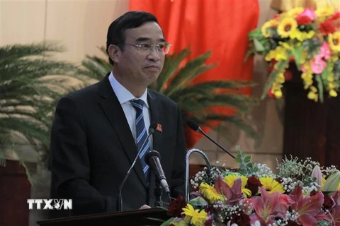 Tân Chủ tịch UBND thành phố Đà Nẵng Lê Trung Chinh phát biểu nhận nhiệm vụ. (Ảnh: Quốc Dũng/TTXVN)