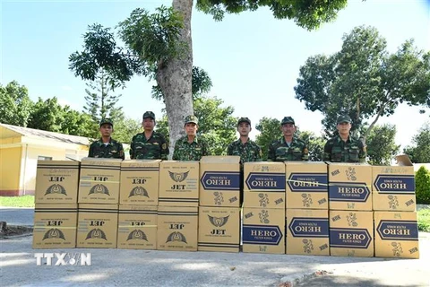 Số lượng thuốc lá nhập lậu bị can bộ, chiến sỹ Đồn Biên phòng Phước Tân, huyện Châu Thành, tỉnh Tây Ninh bắt giữ. (Ảnh: Lê Đức Hoảnh/TTXVN)