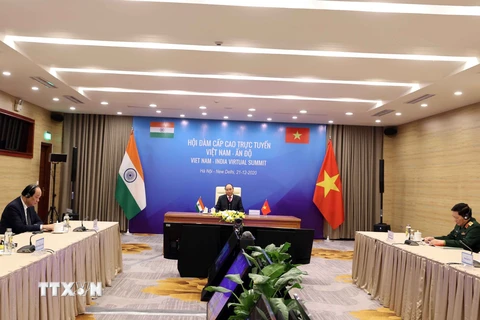 Thủ tướng Nguyễn Xuân Phúc hội đàm trực tuyến Thủ tướng Ấn Độ Narendra Modi. (Ảnh: Thống Nhất/TTXVN)