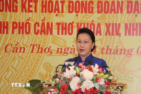 Chủ tịch Quốc hội Nguyễn Thị Kim Ngân phát biểu tại buổi họp mặt. (Ảnh: Ngọc Thiện/TTXVN)