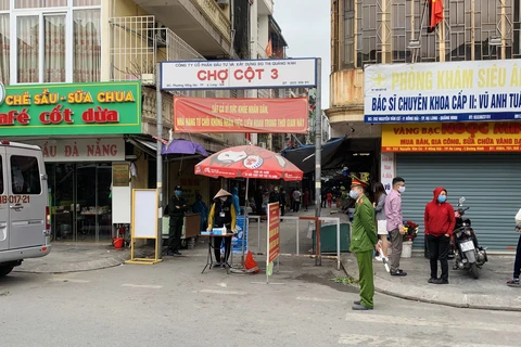 Phong tỏa và đình chỉ hoạt động tạm thời chợ Cột 3 (phường Hồng Hải). (Nguồn: Cổng thông tin điện tử thành phố Hạ Long)
