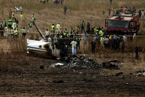 Hiện trường vụ máy bay Beechcraft KingAir B350i gặp nạn. (Nguồn: AFP)