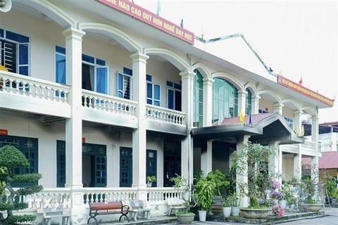 Khu nhà làm việc của Ban Giám hiệu Trường THPT thành phố Điện Biên Phủ, nơi xảy ra vụ việc. (Ảnh: Xuân Tư/TTXVN)