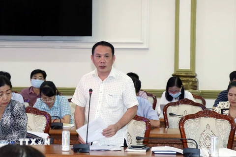 Thành viên Ủy ban bầu cử Thành phố Hồ Chí Minh phát biểu tại phiên họp. (Ảnh: Xuân Khu/TTXVN)