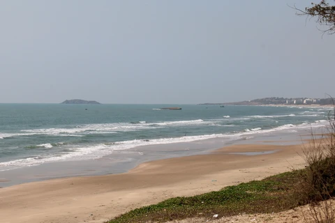 Khu vực tàu vận tải Bạch Đằng bị chìm trong vùng biển Mũi Né. (Ảnh: Nguyễn Thanh/TTXVN)
