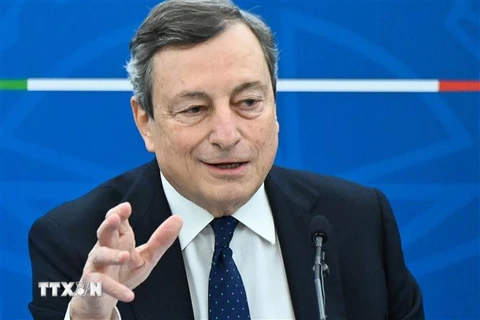 Thủ tướng Italy Mario Draghi phát biểu tại cuộc họp báo ở Rome ngày 19/3/2021. (Ảnh: AFP/TTXVN)