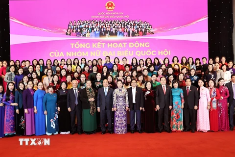 Chủ tịch Quốc hội Nguyễn Thị Kim Ngân, Thủ tướng Nguyễn Xuân Phúc với các đại biểu. (Ảnh: Trọng Đức/TTXVN)