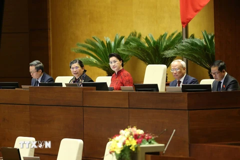 Chủ tịch Quốc hội Nguyễn Thị Kim Ngân và các Phó Chủ tịch điều hành phiên thảo luận. (Ảnh: Dương Giang/TTXVN)
