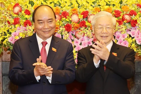 Tổng Bí thư Nguyễn Phú Trọng và Chủ tịch nước Nguyễn Xuân Phúc tại Lễ bàn giao. (Ảnh: Trí Dũng/TTXVN)