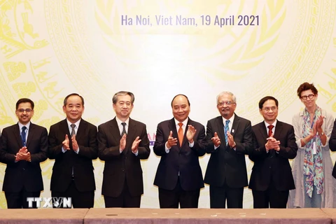 Chủ tịch nước Nguyễn Xuân Phúc và các đại biểu dự phiên thảo luận. (Ảnh: Thống Nhất/TTXVN)