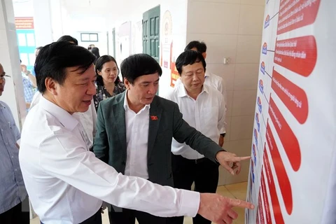 Kiểm tra công tác chuẩn bị bầu cử ở khu dân cư số 5, phường Tân Bình, thành phố Hải Dương. (Ảnh: Mạnh Tú/TTXVN)