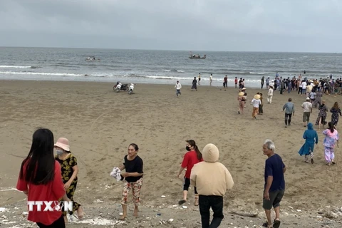 Khu vực bãi biển các em học sinh bị mất tích và đuối nước. (Ảnh: Trịnh Duy Hưng/TTXVN)