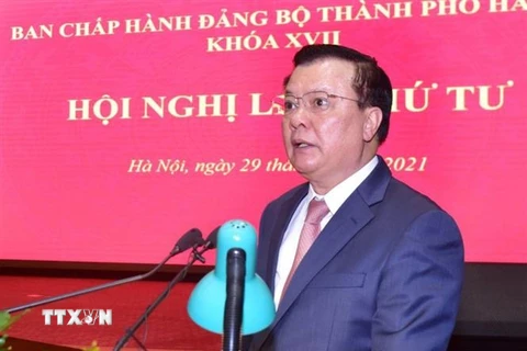 Bí thư Thành ủy Hà Nội Đinh Tiến Dũng phát biểu khai mạc hội nghị. (Ảnh: TTXVN)
