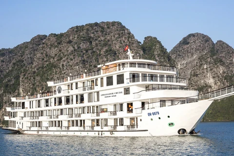 Tàu Ambassador Cruise-QN8879. (Nguồn: Dulichvn.org.vn)